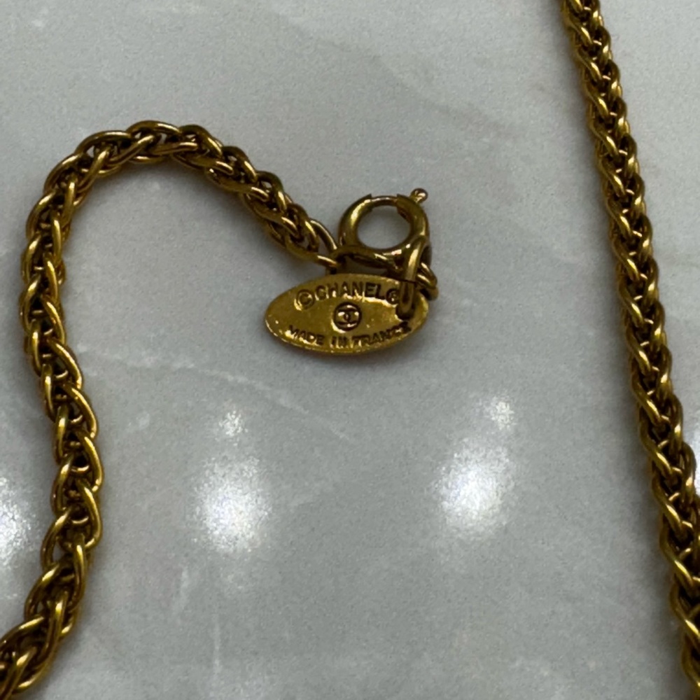 CHANEL Gold Twisted Pendant Necklace - Picture 6 of 11